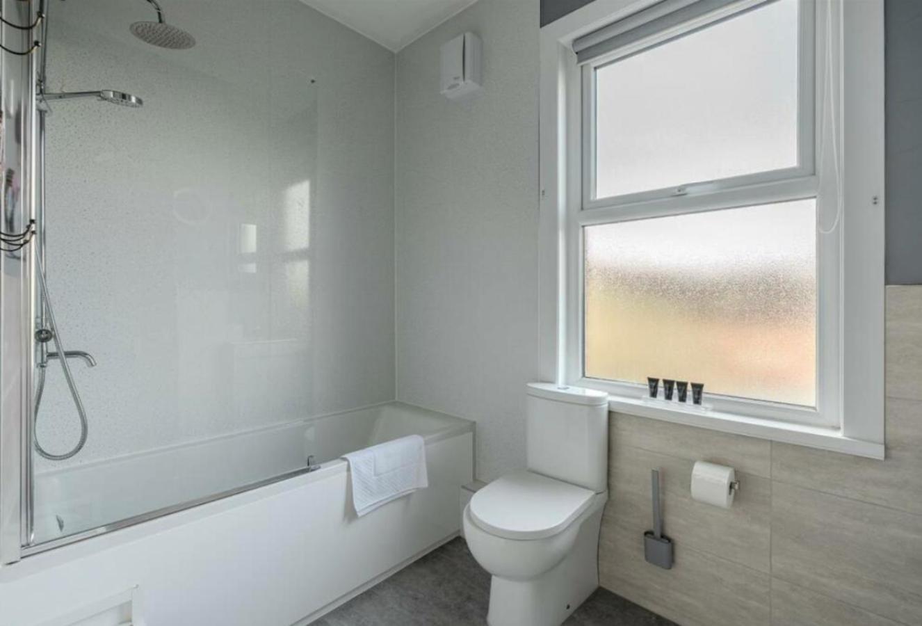 Entire 2-Bedroom House With Garden ยอร์ค ภายนอก รูปภาพ