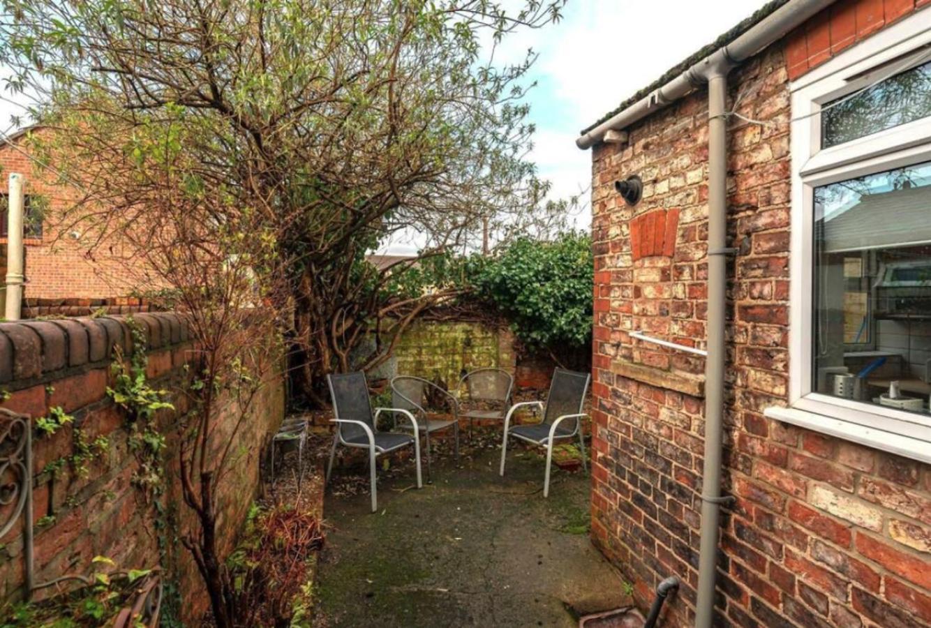 Entire 2-Bedroom House With Garden ยอร์ค ภายนอก รูปภาพ